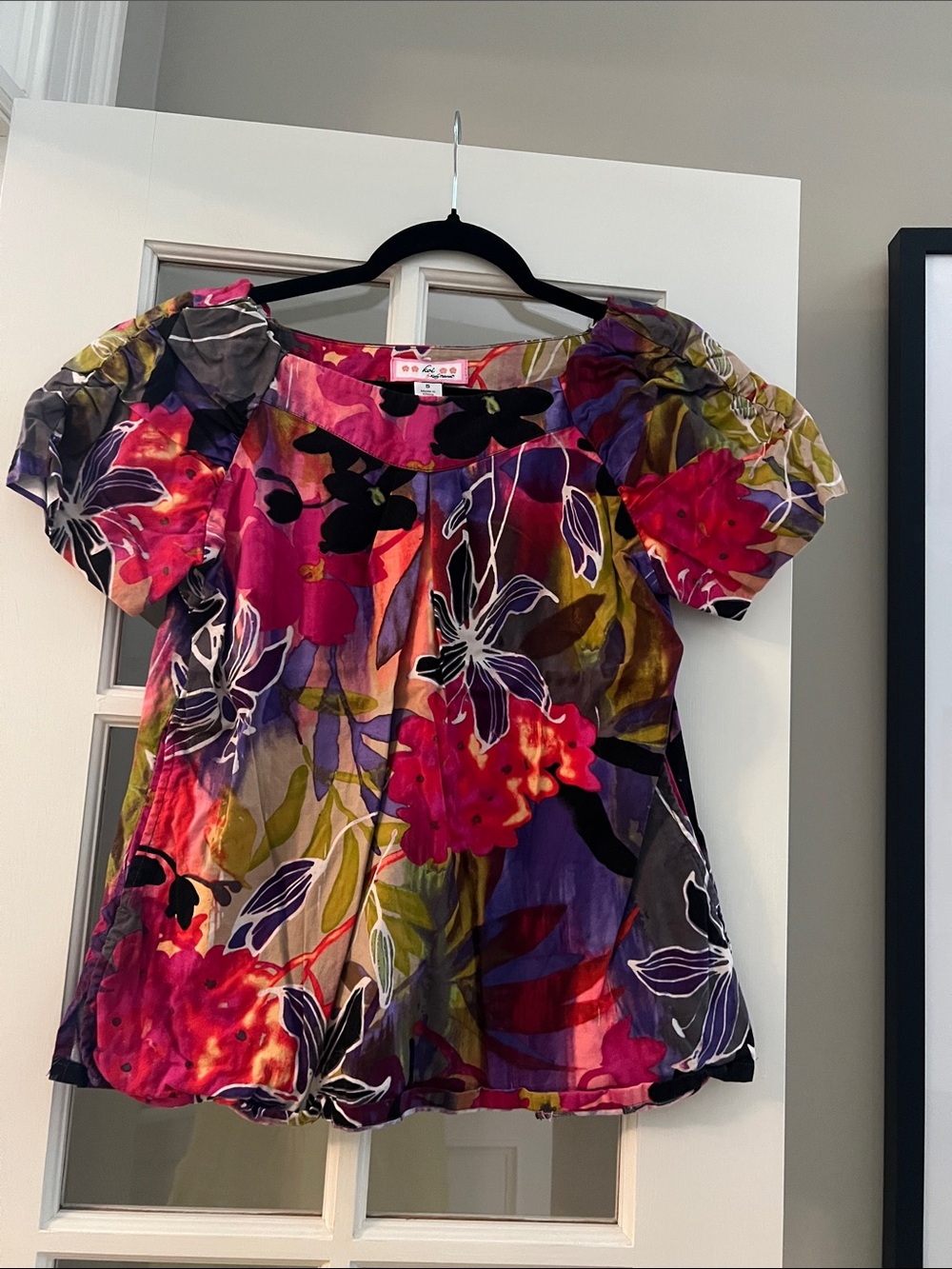 Koi Bright Floral Scoop Neck Scrub Top Multicolor Side Pockets